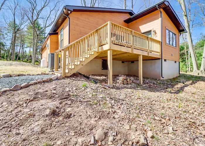 Walk To Water Park: Split-Rock Resort Home W/ Deck